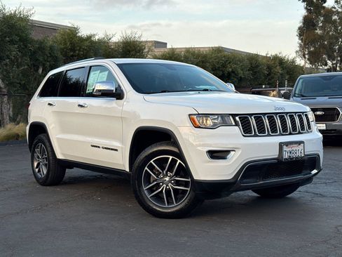Used 2017 Jeep Grand Cherokee Limited w/ Trailer Tow Group IV AWD/4WD image 2
