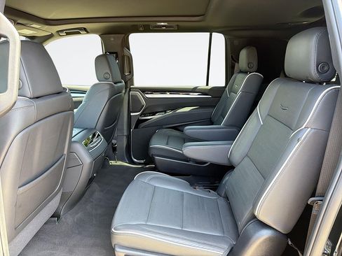 Used 2025 Cadillac Escalade ESV Sport AWD/4WD image 25