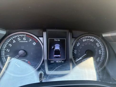 Used 2020 Toyota Tacoma TRD Off-Road AWD/4WD image 18