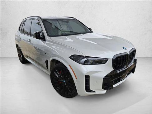 Used 2025 BMW X5 M60i image 3