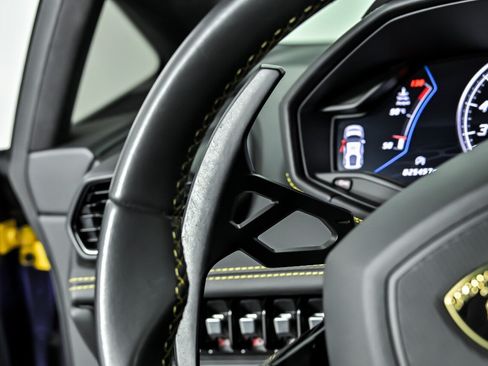 Used 2021 Lamborghini Huracan EVO RWD image 23