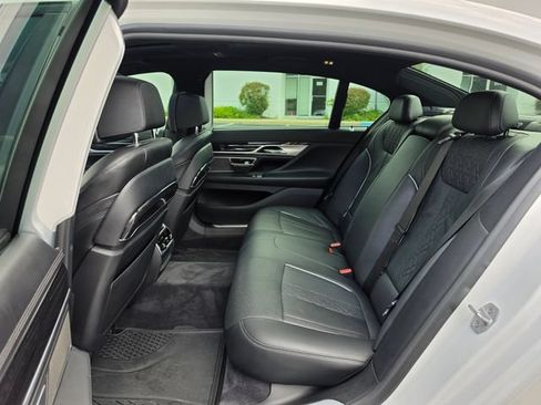 Used 2019 BMW 750i xDrive w/ Executive Package AWD/4WD image 32
