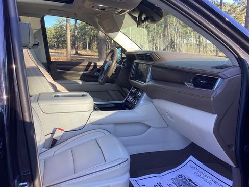 Used 2024 GMC Yukon XL Denali image 19