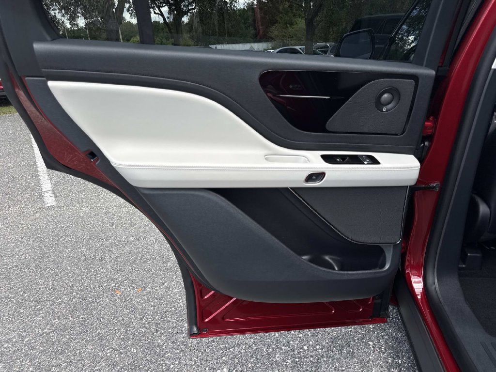 New 2027 Lincoln Aviator 2WD image 13
