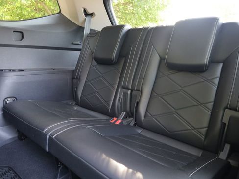 Used 2024 Volkswagen Atlas SE FWD image 17