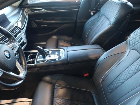 Used 2018 BMW 740i image 29