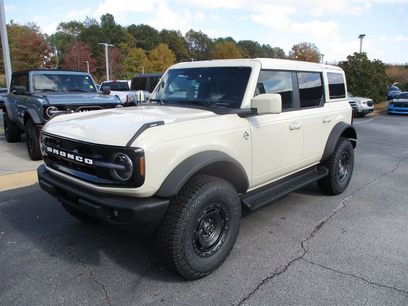 New 2025 Ford Bronco Outer Banks w/ Sasquatch Package