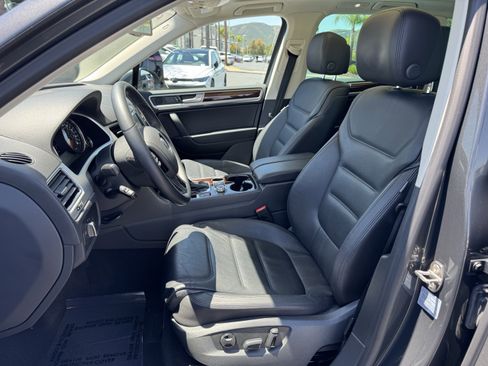 Used 2015 Volkswagen Touareg VR6 AWD/4WD image 14