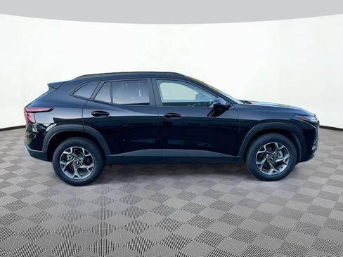 Used 2025 Chevrolet Trax LT w/ LT Convenience Package FWD image 4