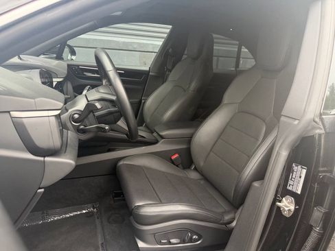 Certified 2025 Porsche Macan 4S Electric AWD/4WD image 16