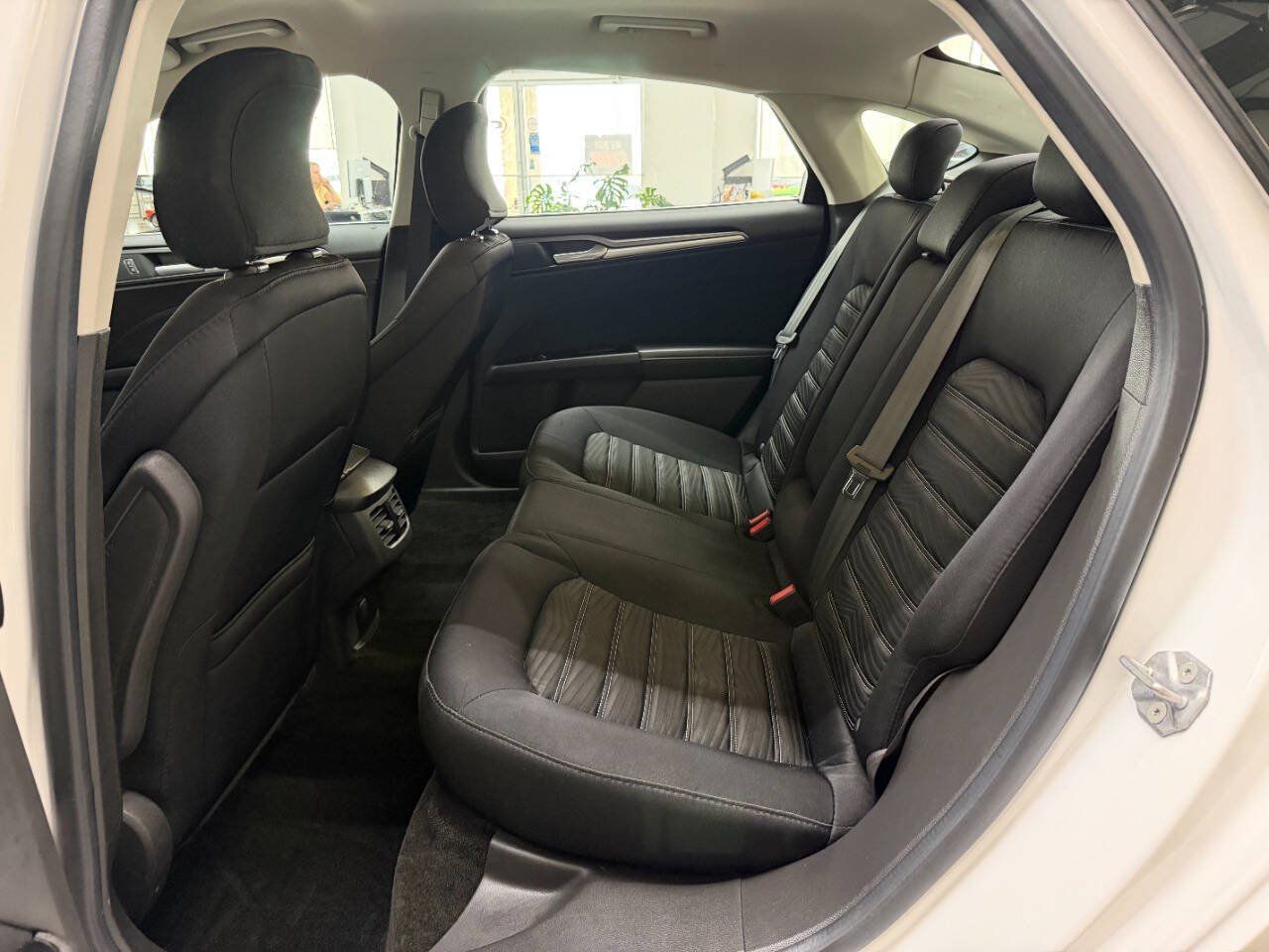 Used 2016 Ford Fusion SE FWD image 13