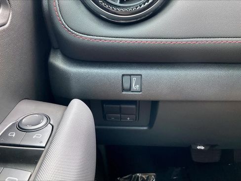 Used 2026 Chevrolet Colorado Z71 AWD/4WD image 32