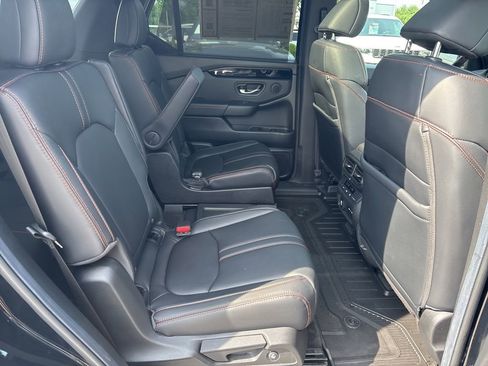 Used 2025 Honda Pilot TrailSport image 43