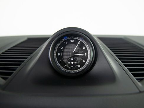 Certified 2025 Porsche Macan AWD/4WD image 25