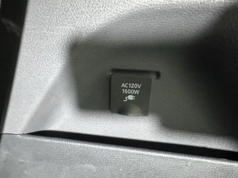 Certified 2023 Toyota Sienna XSE image 18