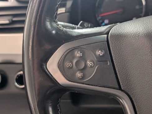Used 2018 Chevrolet Suburban LT image 23