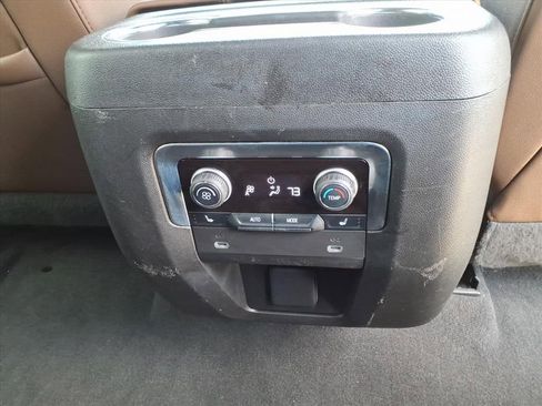 Used 2022 Chevrolet Suburban High Country RWD image 15