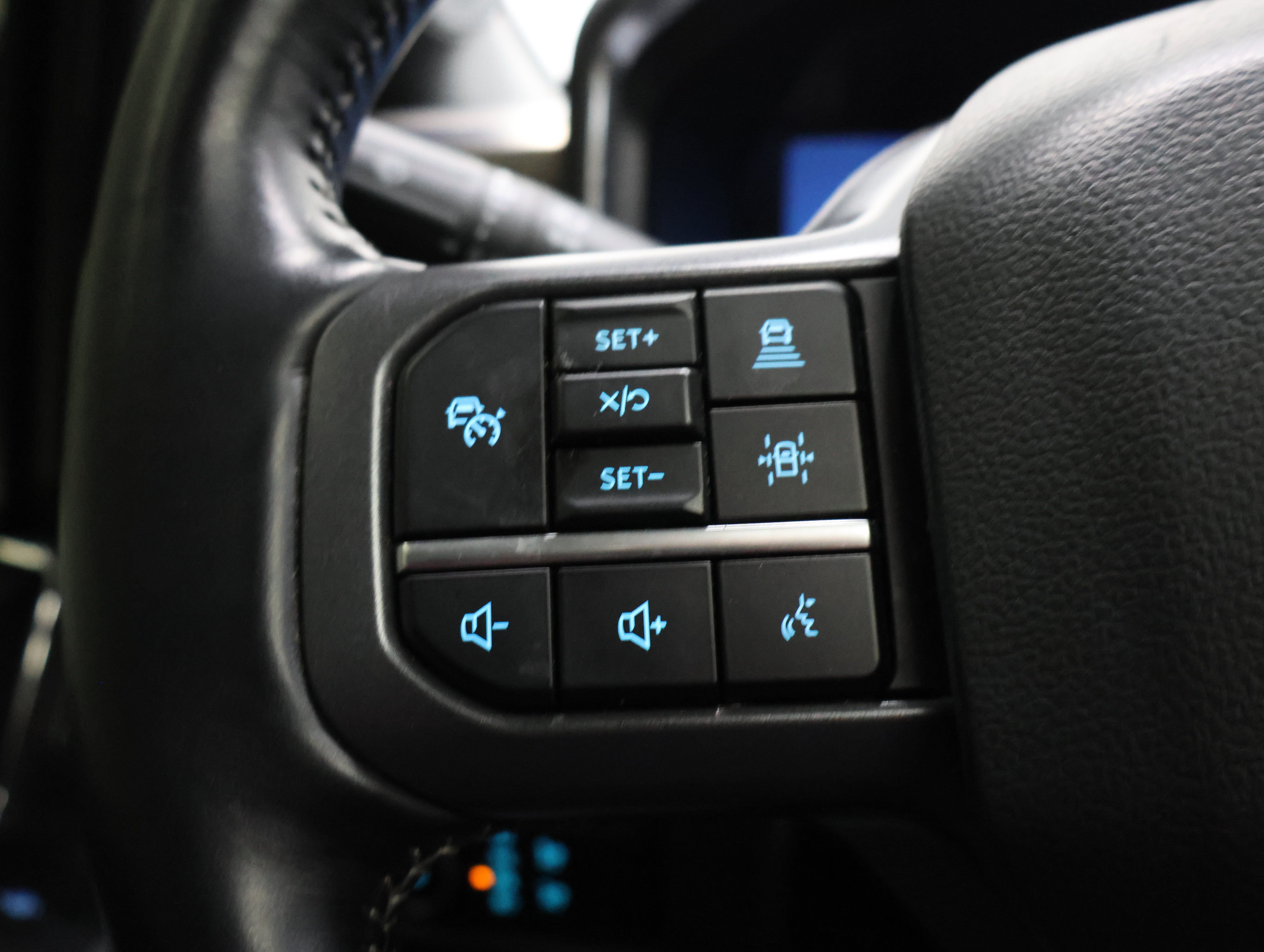 Used 2024 Ford F350 Lariat w/ Lariat Ultimate Package AWD/4WD image 16