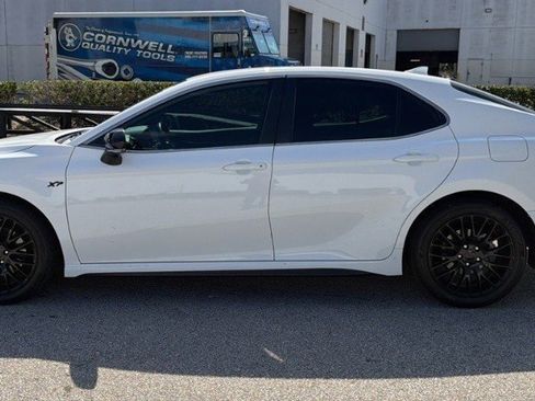 Used 2024 Toyota Camry SE image 2