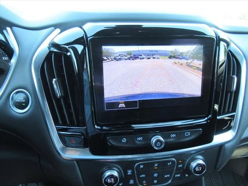Used 2022 Chevrolet Traverse LT FWD image 30