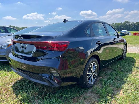 Used 2024 Kia Forte LXS FWD image 4