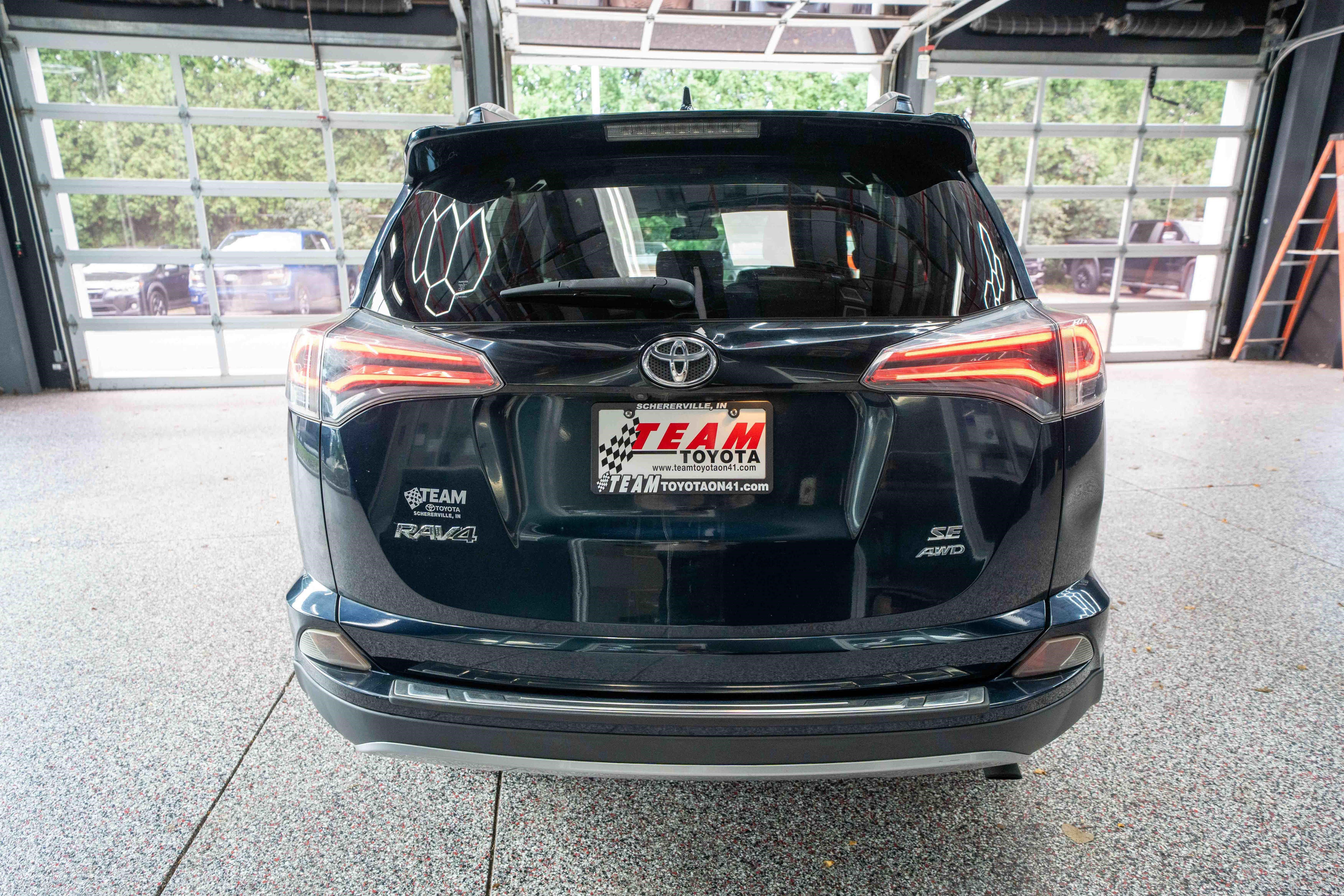 Used 2017 Toyota RAV4 SE w/ Power Special Value Package AWD/4WD image 3