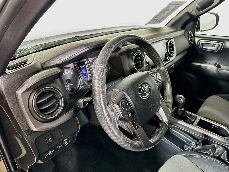 Used 2020 Toyota Tacoma TRD Off-Road AWD/4WD image 9