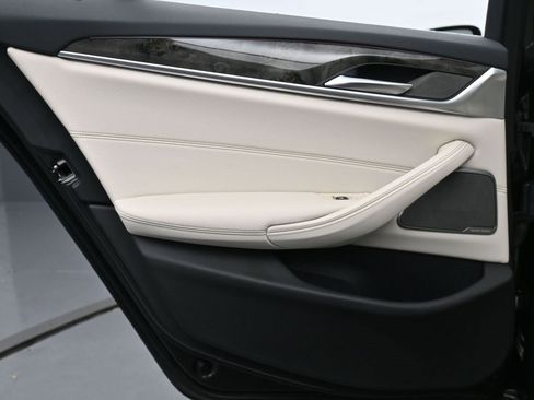 Used 2022 BMW 530i xDrive w/ Premium Package image 20