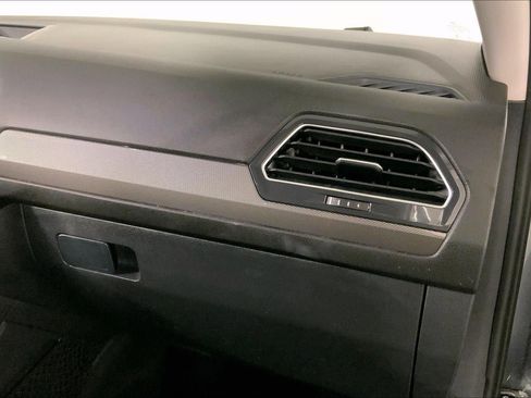 Used 2024 Volkswagen Tiguan SE FWD image 16
