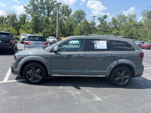 Used 2019 Dodge Journey Crossroad FWD image 3