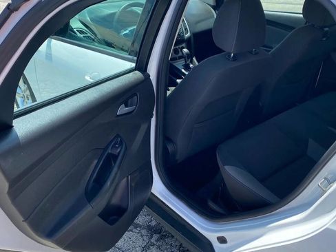 Used 2014 Ford Focus SE w/ Interior Protection Package FWD image 17
