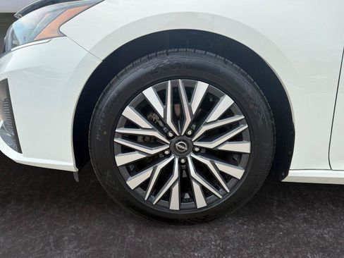 Used 2025 Nissan Altima 2.5 SV FWD image 25