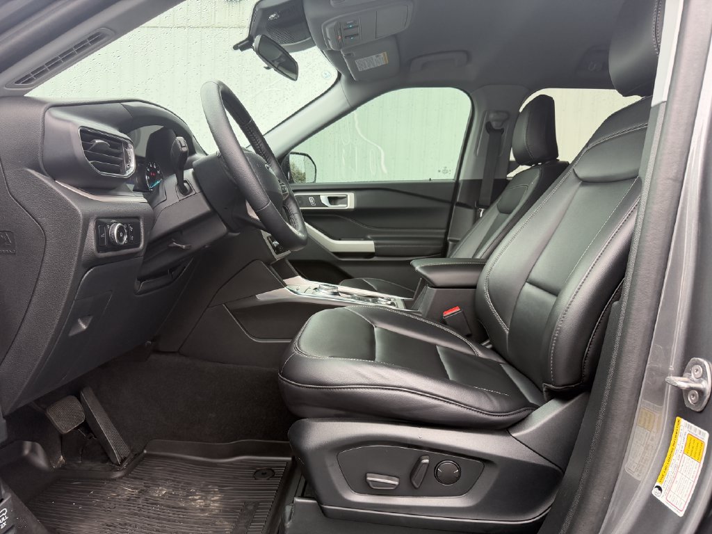 Used 2024 Ford Explorer XLT w/ Equipment Group 202A AWD/4WD image 22