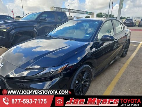 Used 2026 Toyota Camry SE w/ Convenience Package FWD image 1