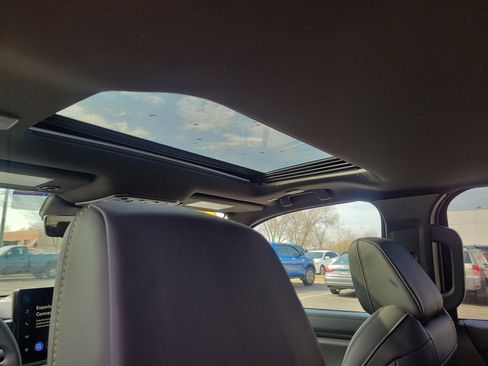 Used 2025 Toyota Tacoma Limited image 10