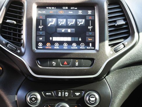 Used 2021 Jeep Cherokee Trailhawk w/ Comfort/Convenience Group image 19