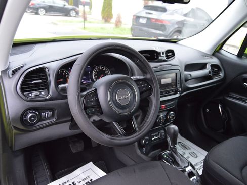 Used 2017 Jeep Renegade Altitude AWD/4WD image 8