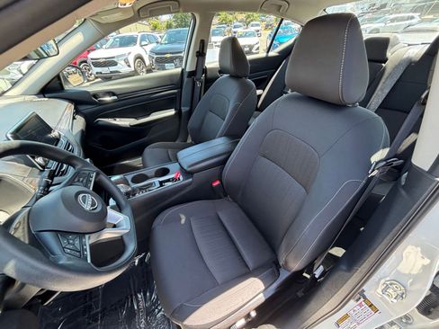 Used 2025 Nissan Altima 2.5 SV FWD image 36