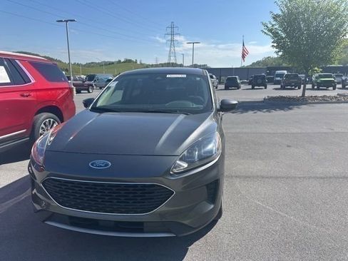 Used 2020 Ford Escape SE FWD image 12
