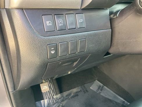 Used 2019 Toyota Highlander XLE AWD/4WD image 13