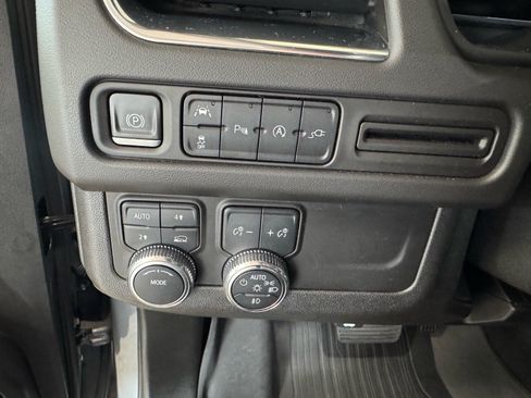 Used 2022 GMC Yukon XL SLT AWD/4WD image 20