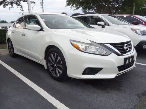 Used 2016 Nissan Altima 2.5 SV FWD image 3