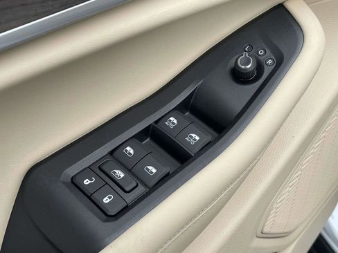 New 2025 Jeep Grand Cherokee L Limited w/ Luxury Tech Group II image 25