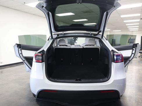 Used 2021 Tesla Model Y Long Range AWD/4WD image 48