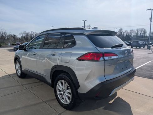 Used 2023 Toyota Corolla Cross LE w/ Moonroof Package image 8