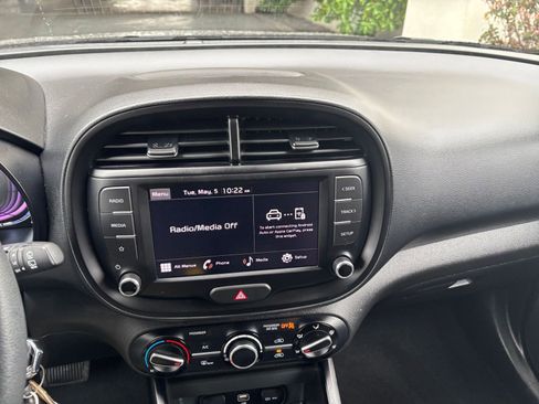 Used 2025 Kia Soul LX w/ LX Technology Package FWD image 20