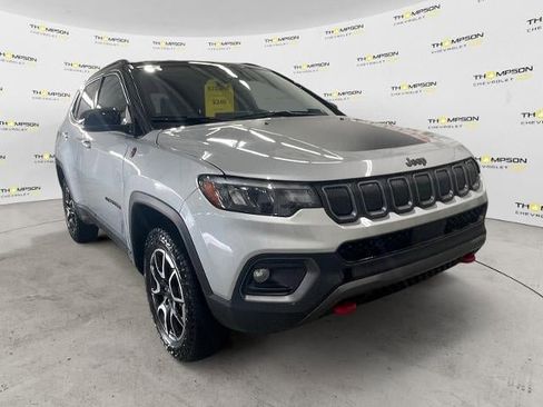 Used 2024 Jeep Compass Trailhawk AWD/4WD image 3