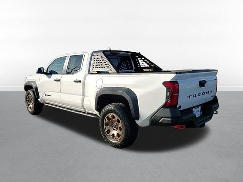 Used 2025 Toyota Tacoma Trailhunter image 5
