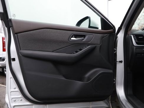 Used 2023 Nissan Rogue SV image 23