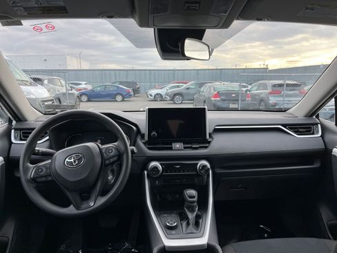 Used 2025 Toyota RAV4 LE image 32